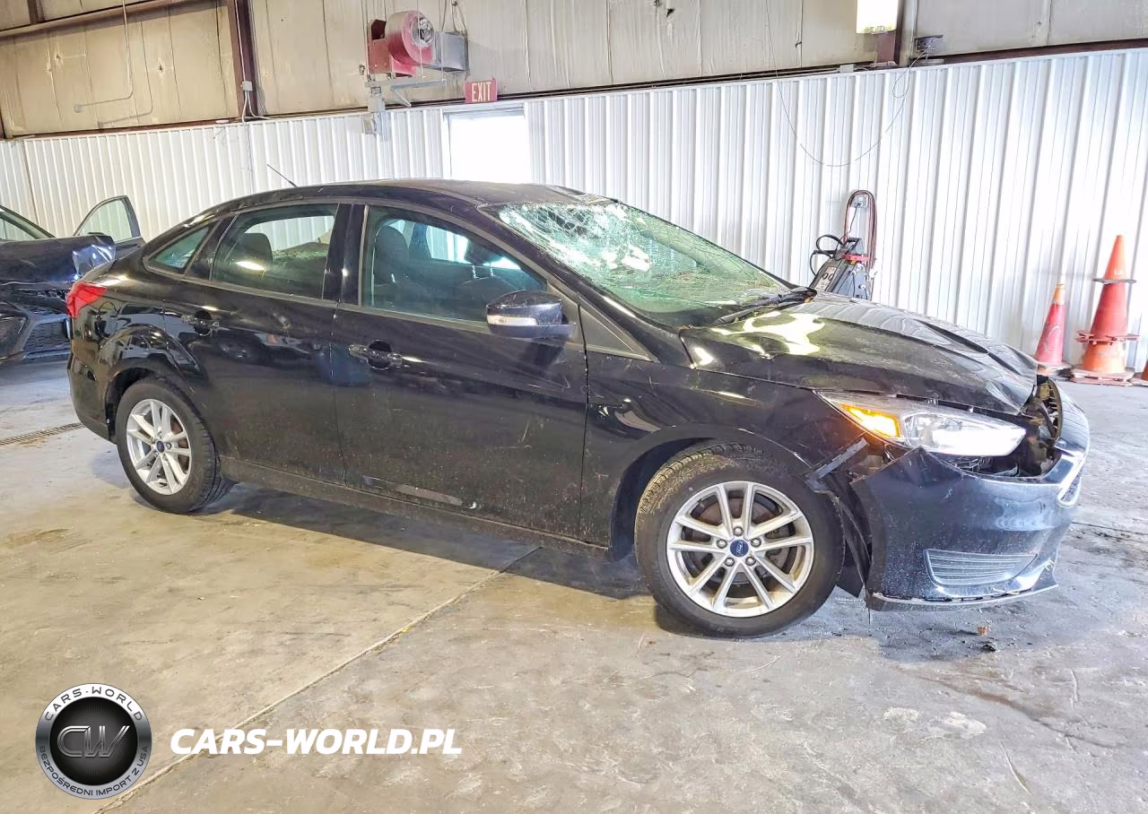 2017 Ford Focus Se VIN:1FADP3F21HL348039 - 4