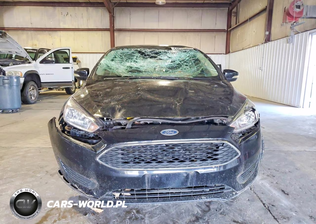 2017 Ford Focus Se VIN:1FADP3F21HL348039 - 5
