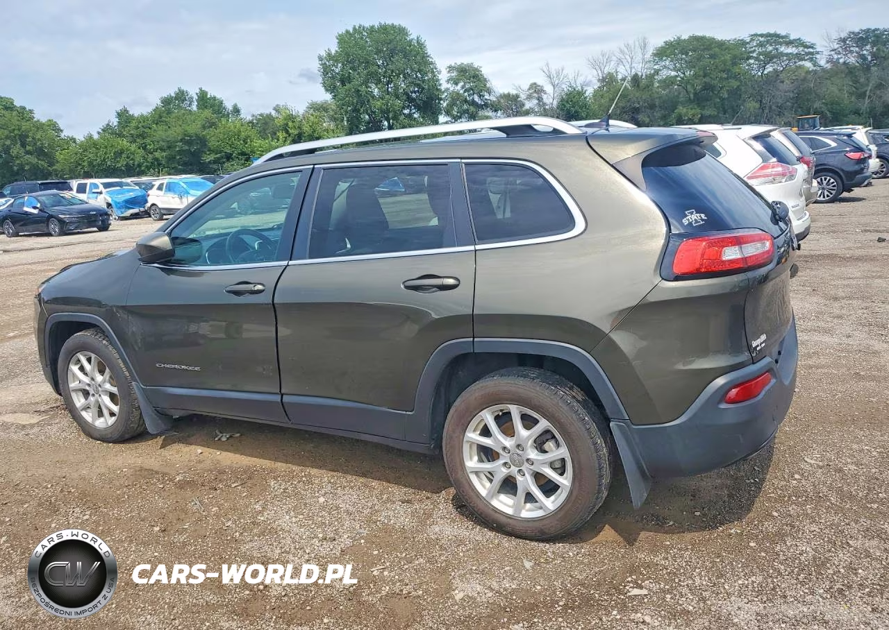 2015 Jeep Cherokee Latitude VIN:1C4PJLCB2FW629002 - 2