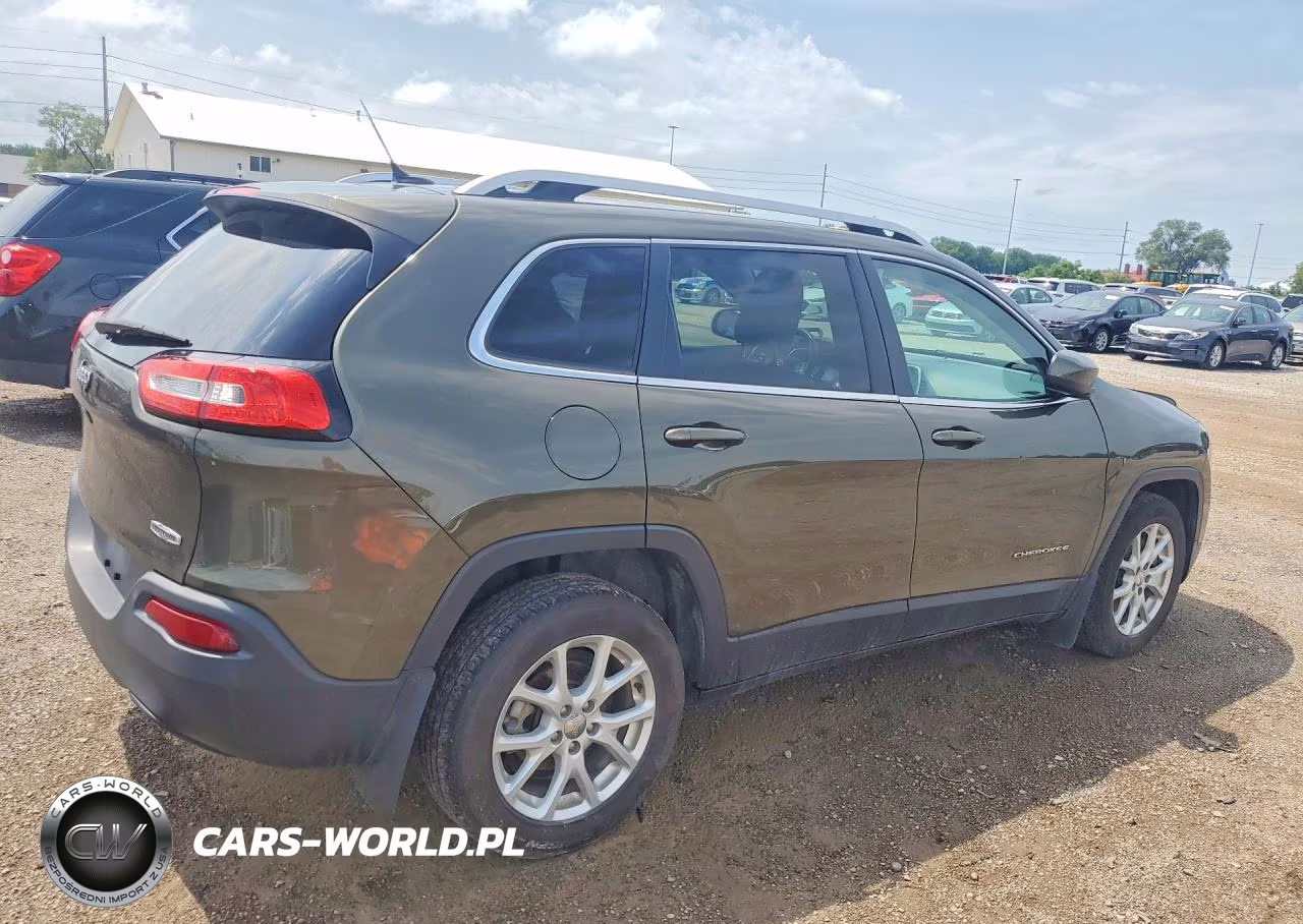2015 Jeep Cherokee Latitude VIN:1C4PJLCB2FW629002 - 3