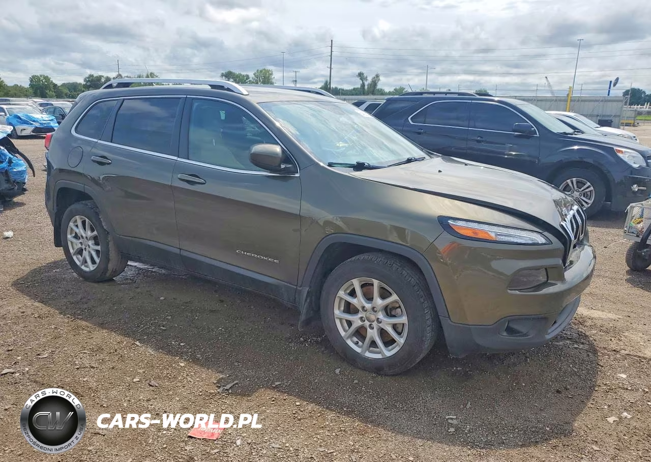 2015 Jeep Cherokee Latitude VIN:1C4PJLCB2FW629002 - 4