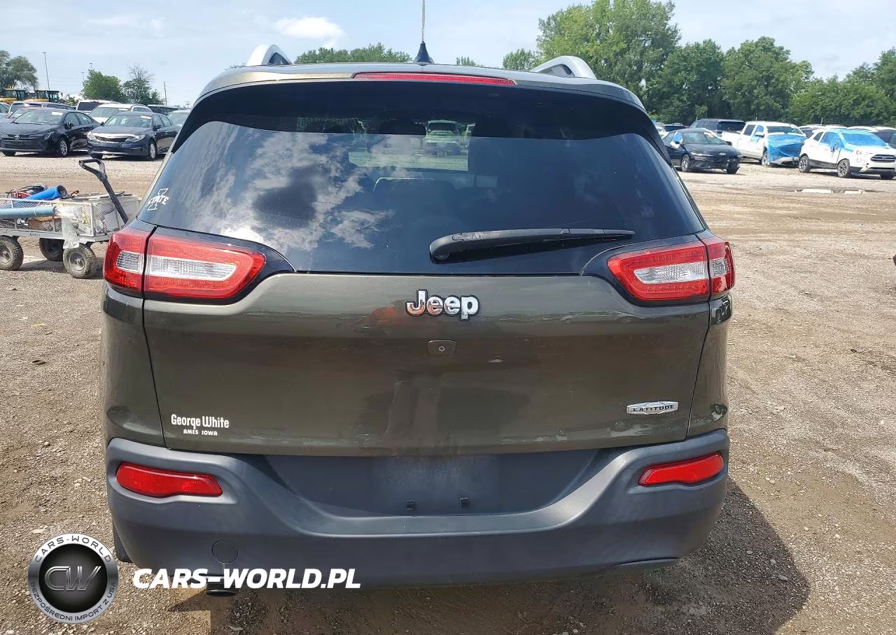 2015 Jeep Cherokee Latitude VIN:1C4PJLCB2FW629002 - 6