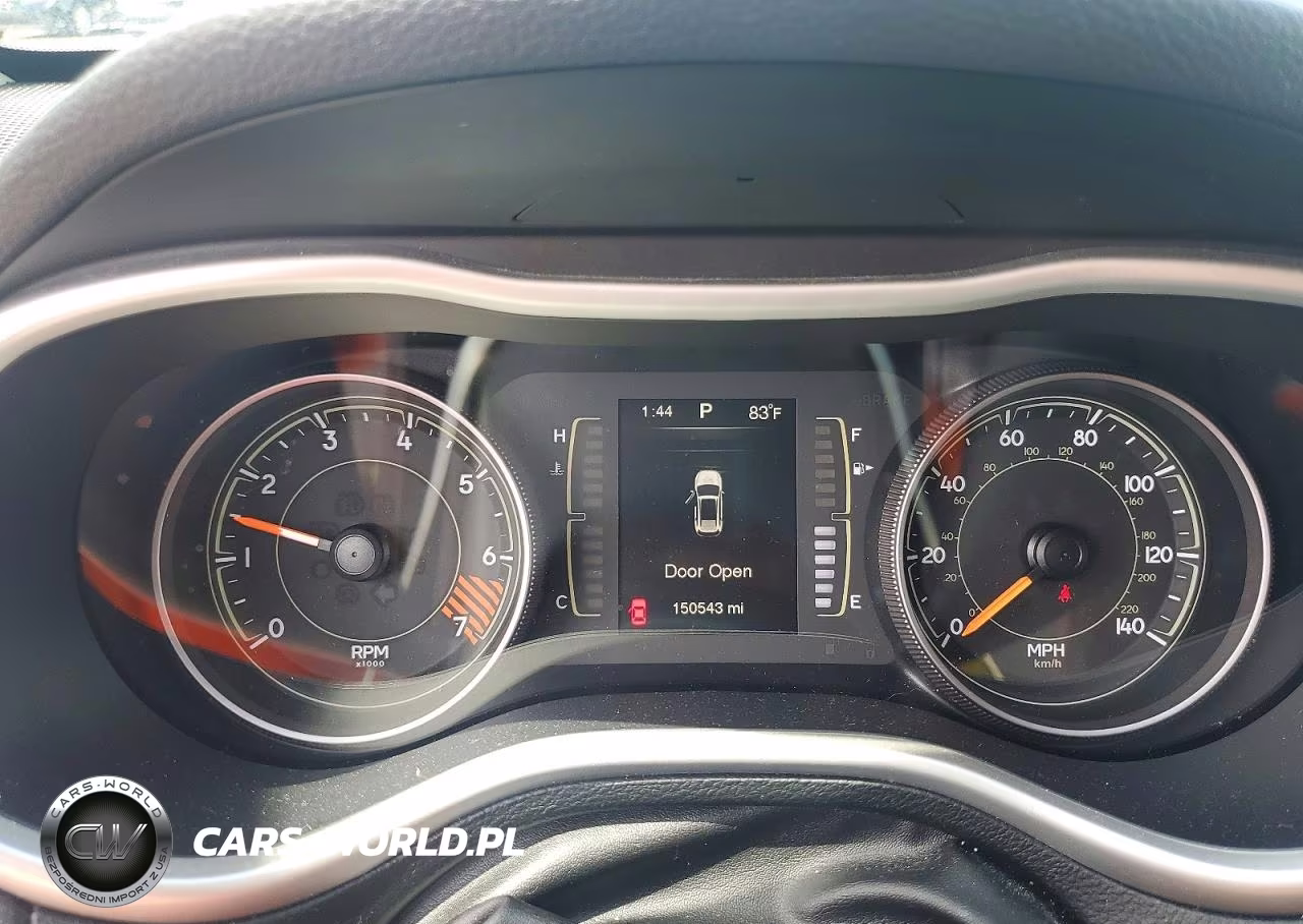 2015 Jeep Cherokee Latitude VIN:1C4PJLCB2FW629002 - 9