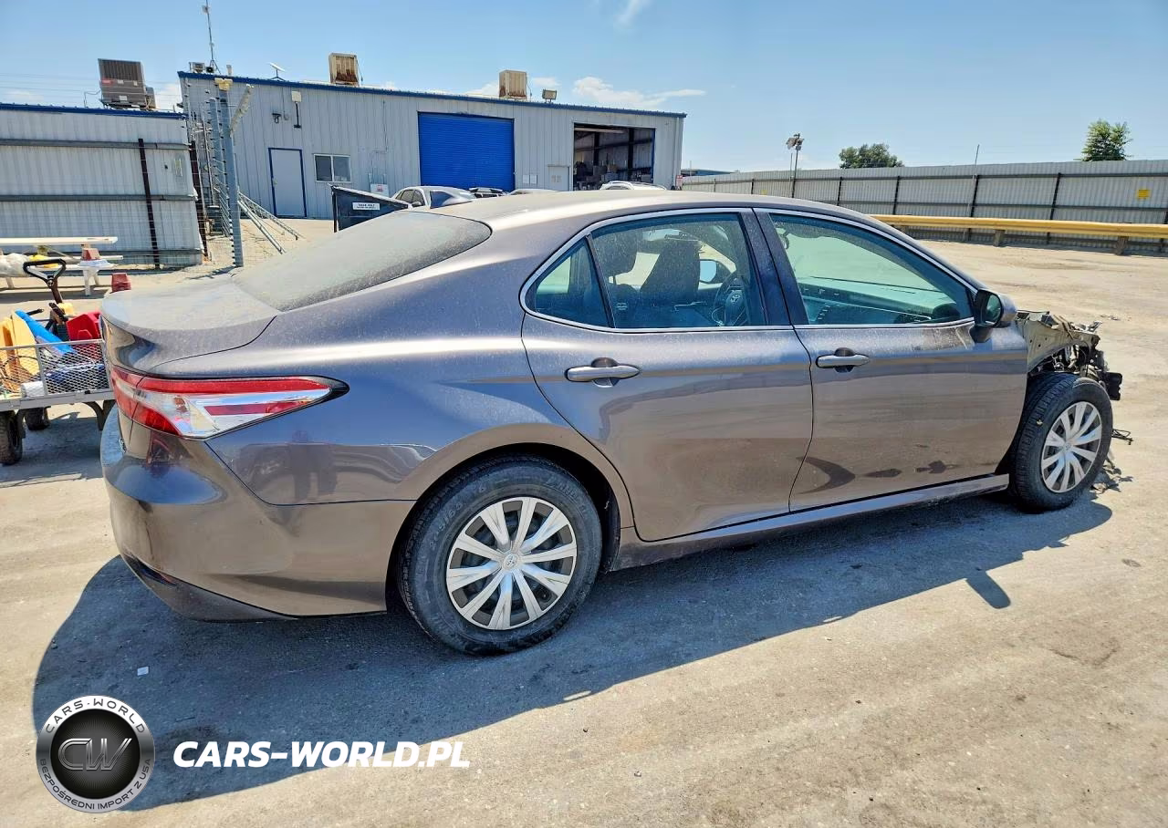 2020 Toyota Camry Le VIN:4T1C31AK7LU545454 - 3