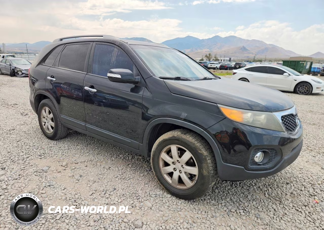 2011 Kia Sorento Lx VIN:5XYKT3A16BG149812 - 4