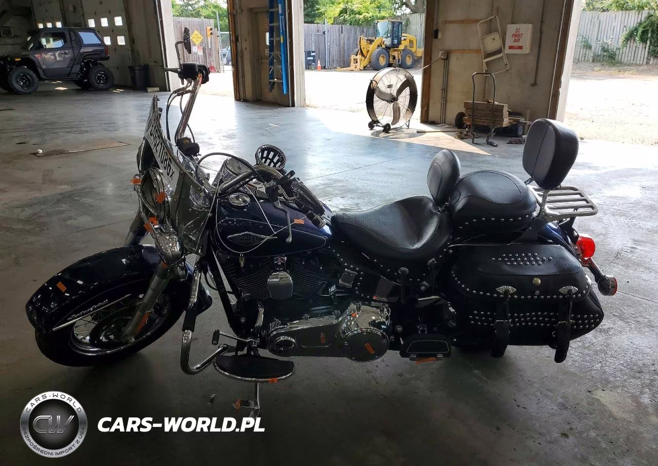 2012 Harley-Davidson Flstc Heritage Softail Classic VIN:1HD1BWV19CB029975 - 3