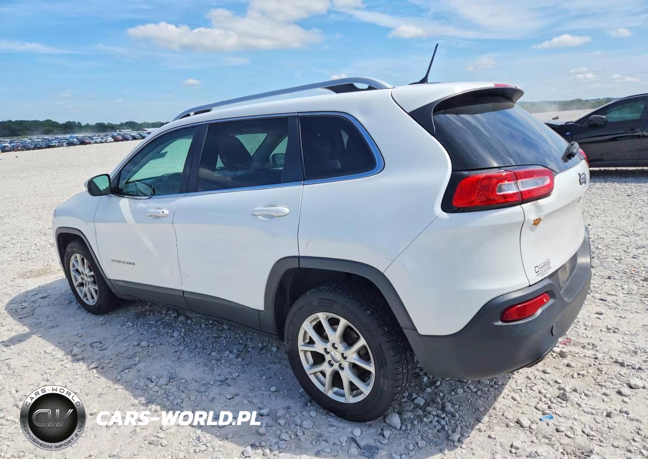 2015 Jeep Cherokee Latitude VIN:1C4PJLCB9FW532850 - 2