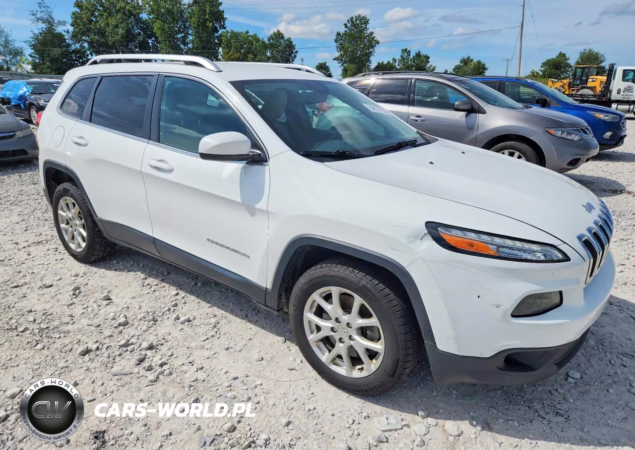 2015 Jeep Cherokee Latitude VIN:1C4PJLCB9FW532850 - 4