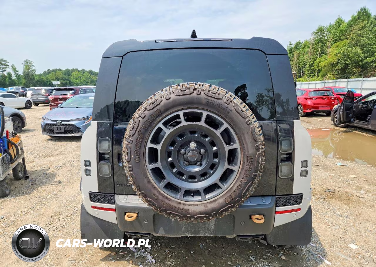 2026 Land Rover Defender Octa VIN:SALEZEE95T2517747 - 6