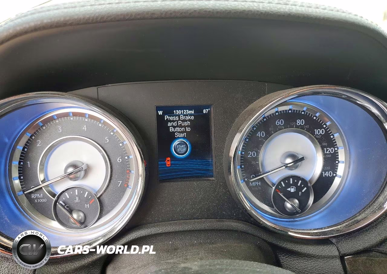 2014 Chrysler 300 VIN:2C3CCAEG1EH322900 - 9