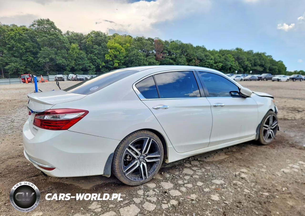 2017 Honda Accord Sport VIN:1HGCR2F68HA082836 - 3