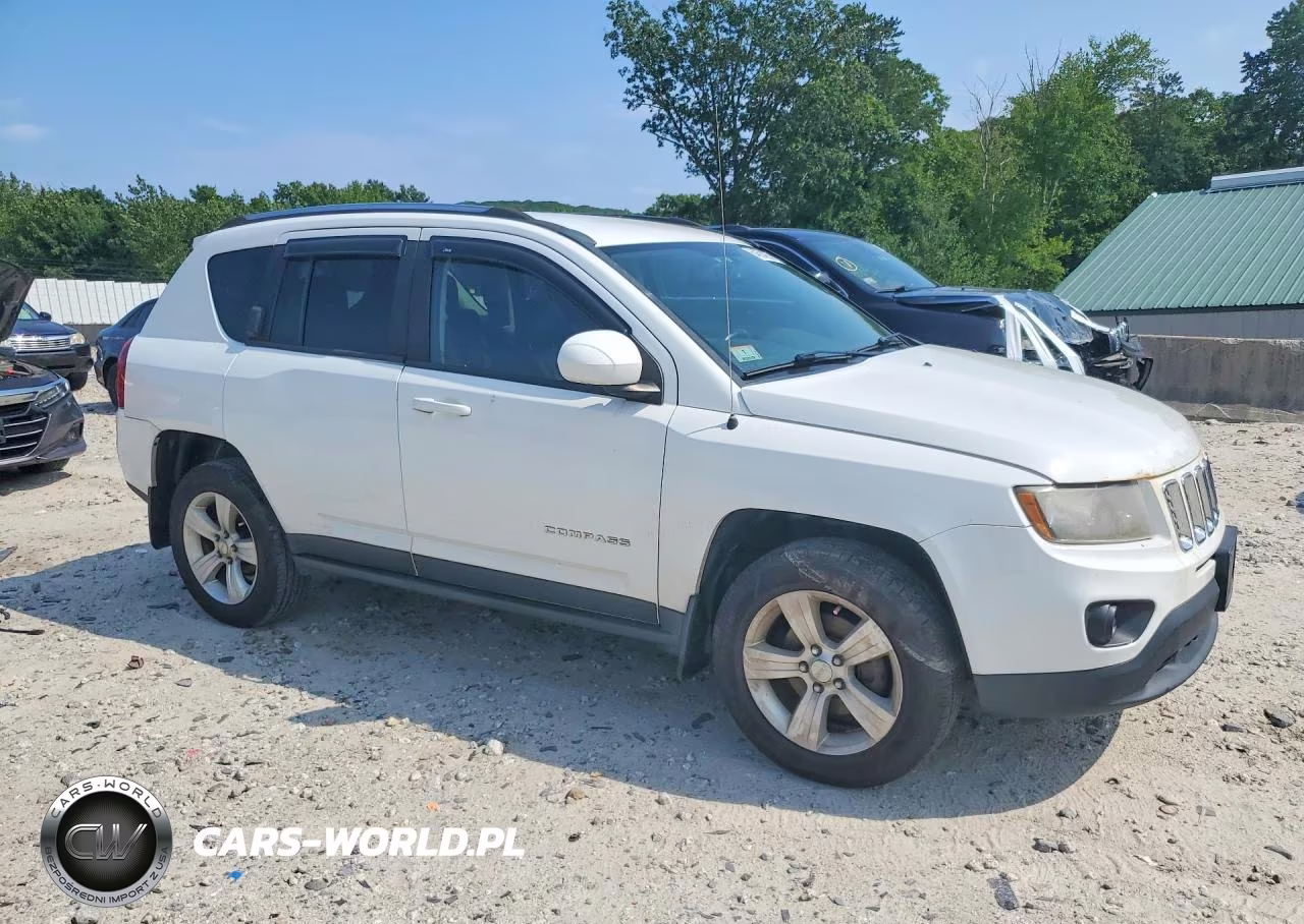 2014 Jeep Compass Latitude VIN:1C4NJDEB9ED661272 - 4