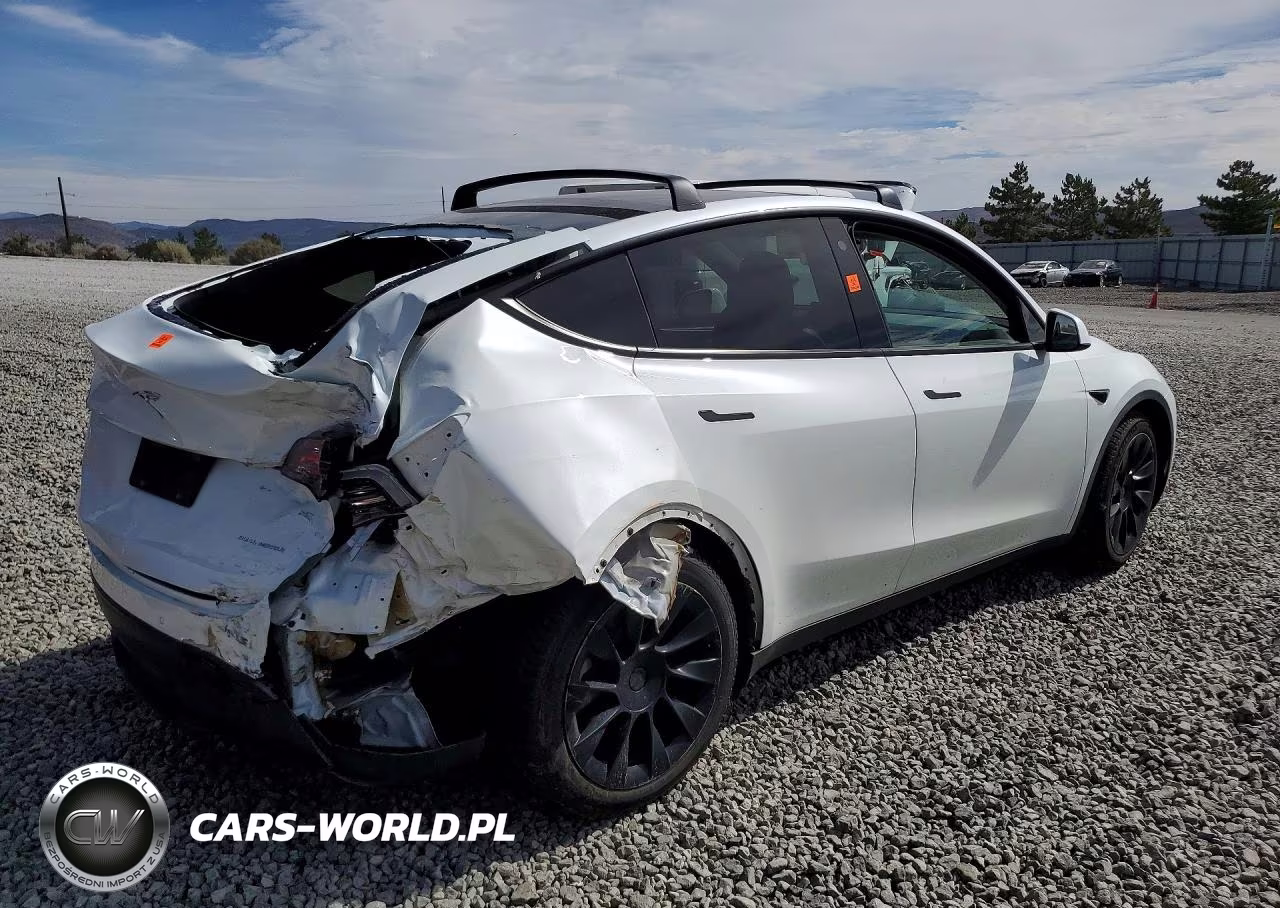 2022 Tesla Model Y VIN:7SAYGAEE8NF524419 - 3