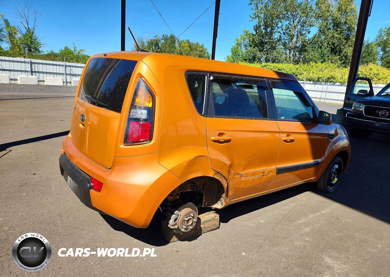 2011 Kia Soul + VIN:KNDJT2A20B7207120 - 3