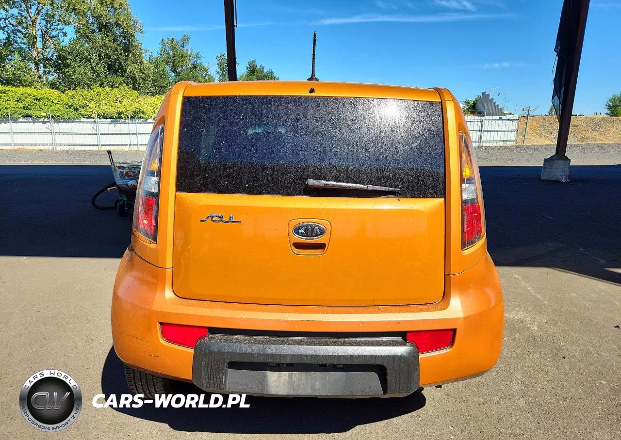 2011 Kia Soul + VIN:KNDJT2A20B7207120 - 6