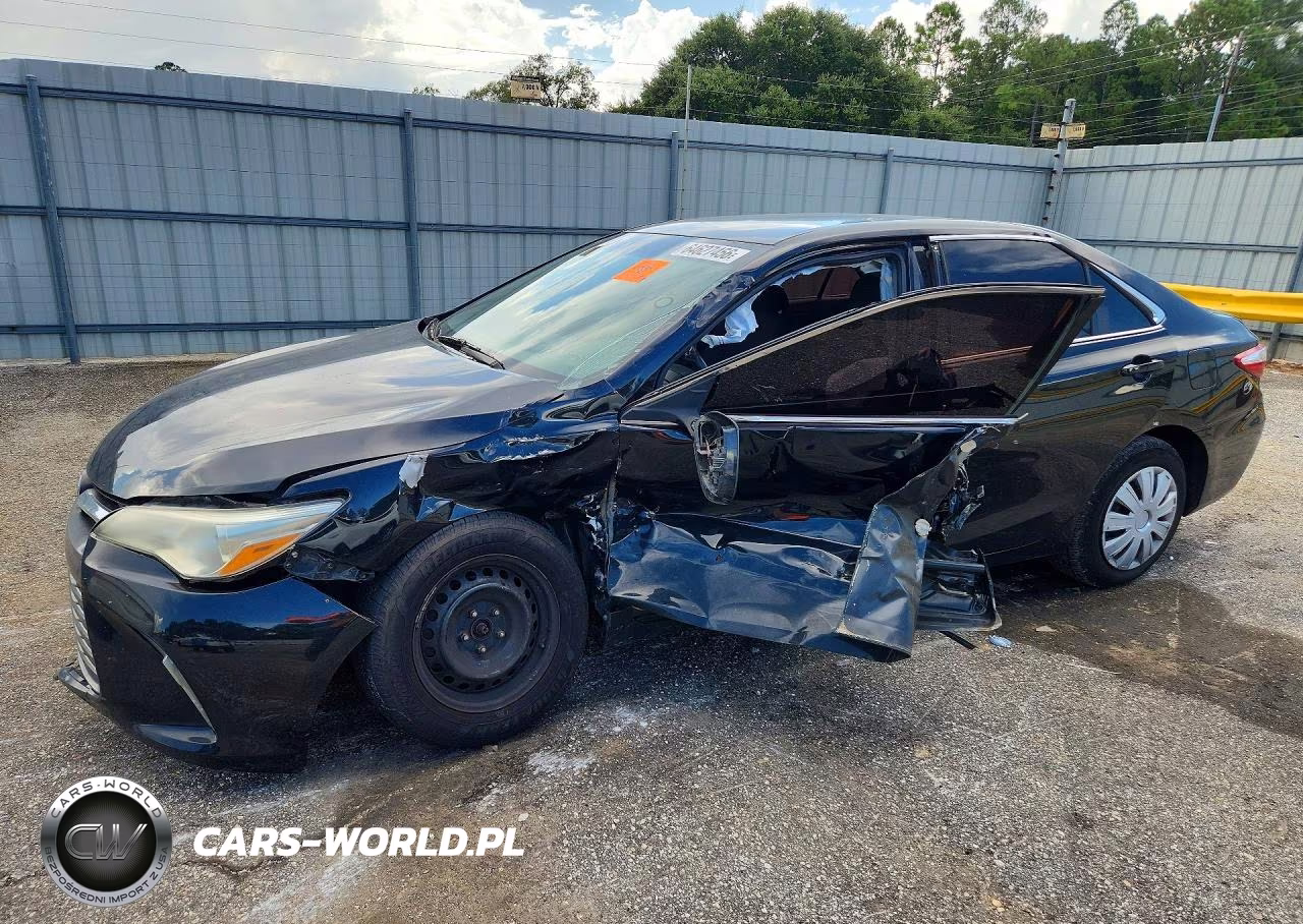 2015 Toyota Camry Le – zdjęcie 1 z 12