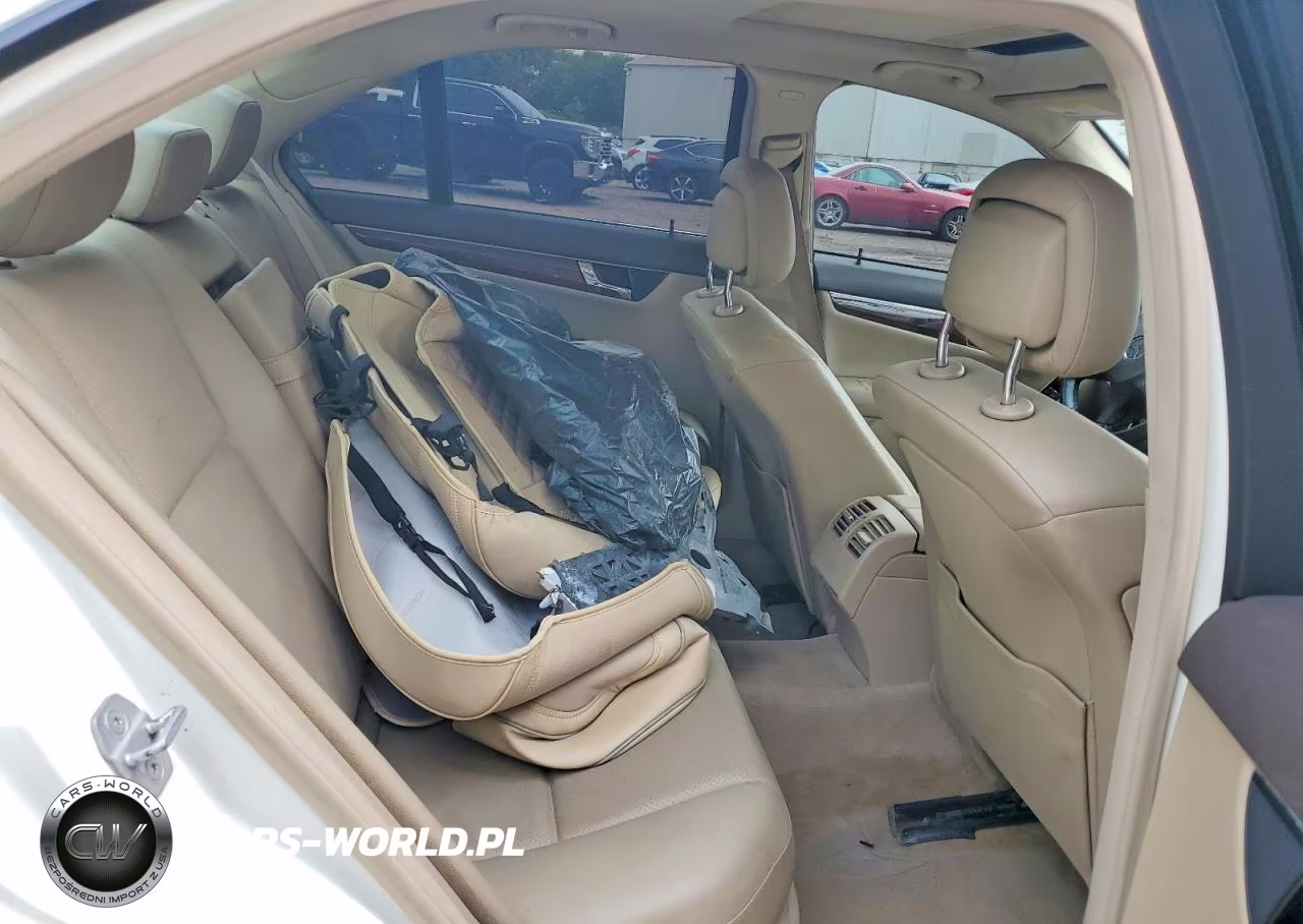2011 Mercedes-Benz C 300 4Matic VIN:WDDGF8BB7BR183105 - 10