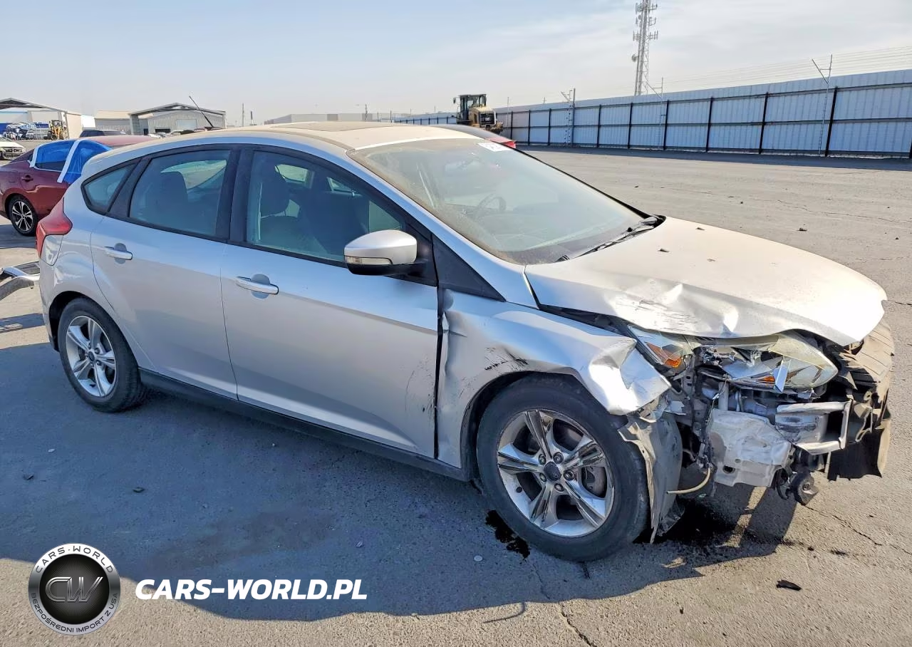 2014 Ford Focus Se VIN:1FADP3K2XEL317714 - 4