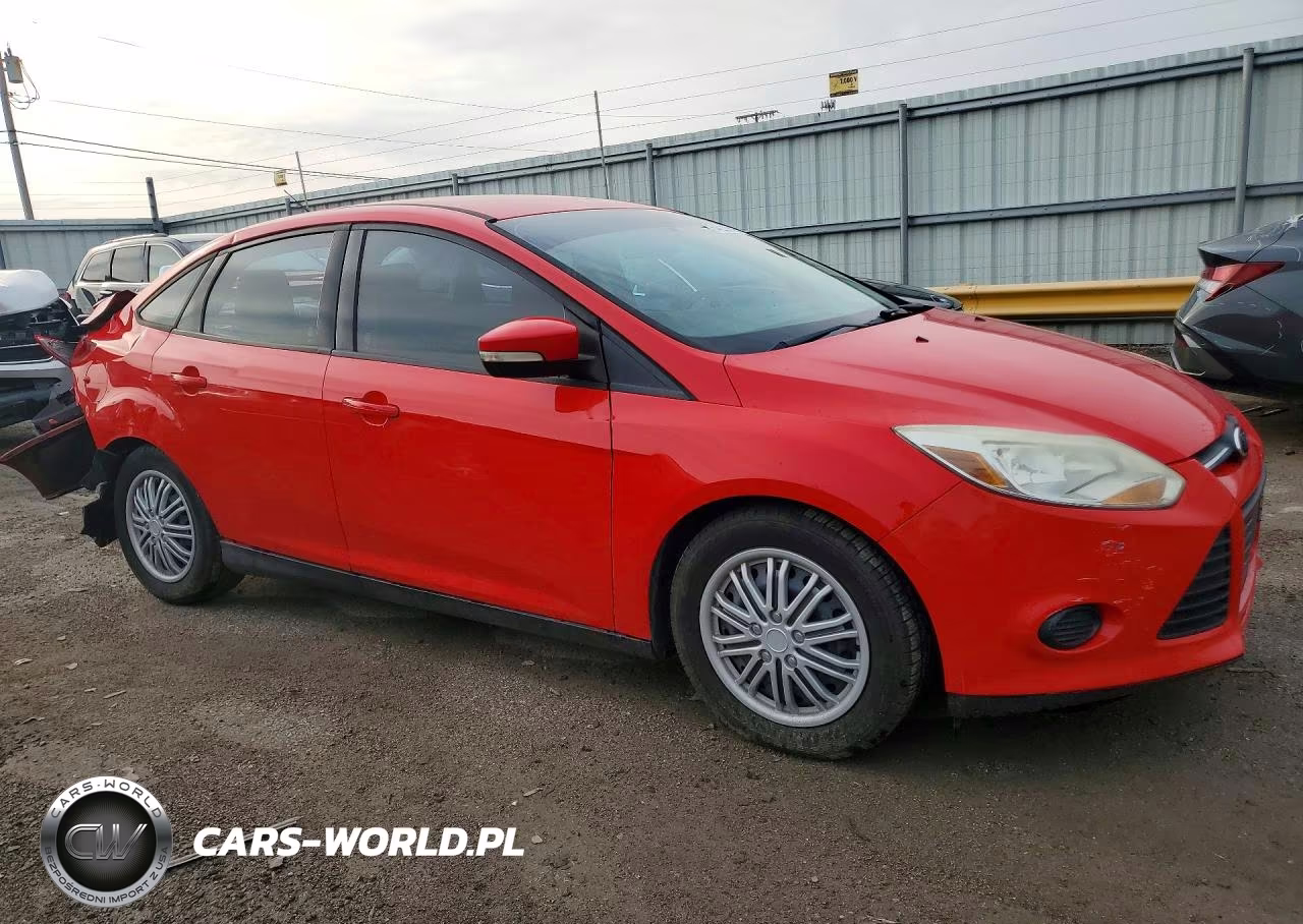 FORD FOCUS SE VIN:1FADP3F23EL270004 - 4