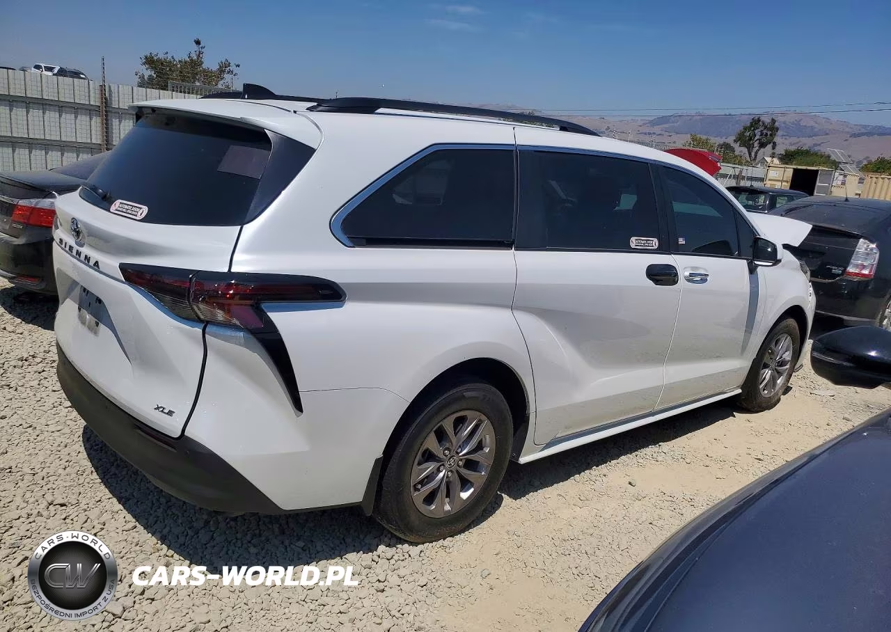 2026 Toyota Sienna Xle 8-Passenger VIN:5TDYRKEC4TS307745 - 3