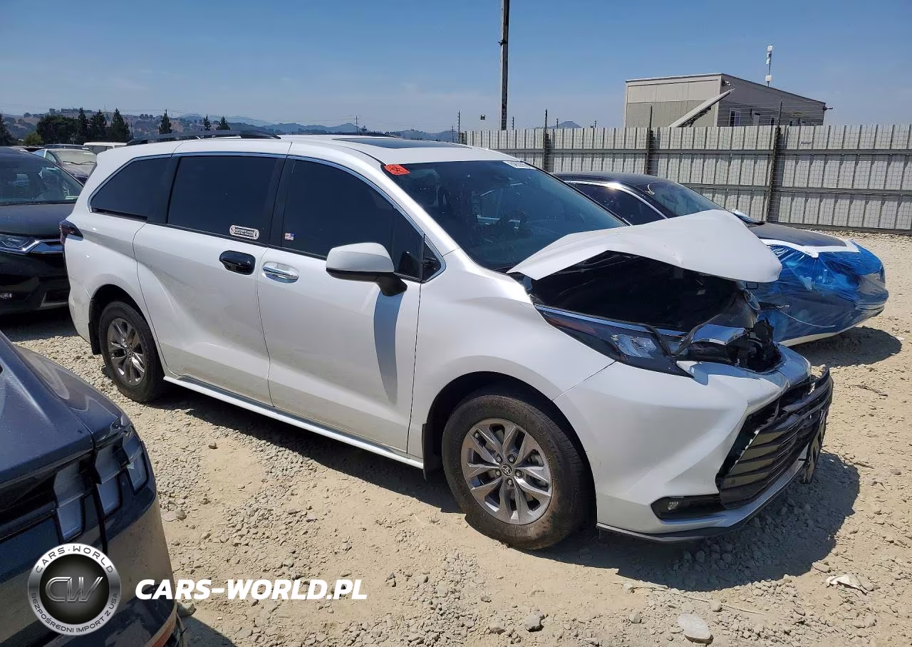 2026 Toyota Sienna Xle 8-Passenger VIN:5TDYRKEC4TS307745 - 4