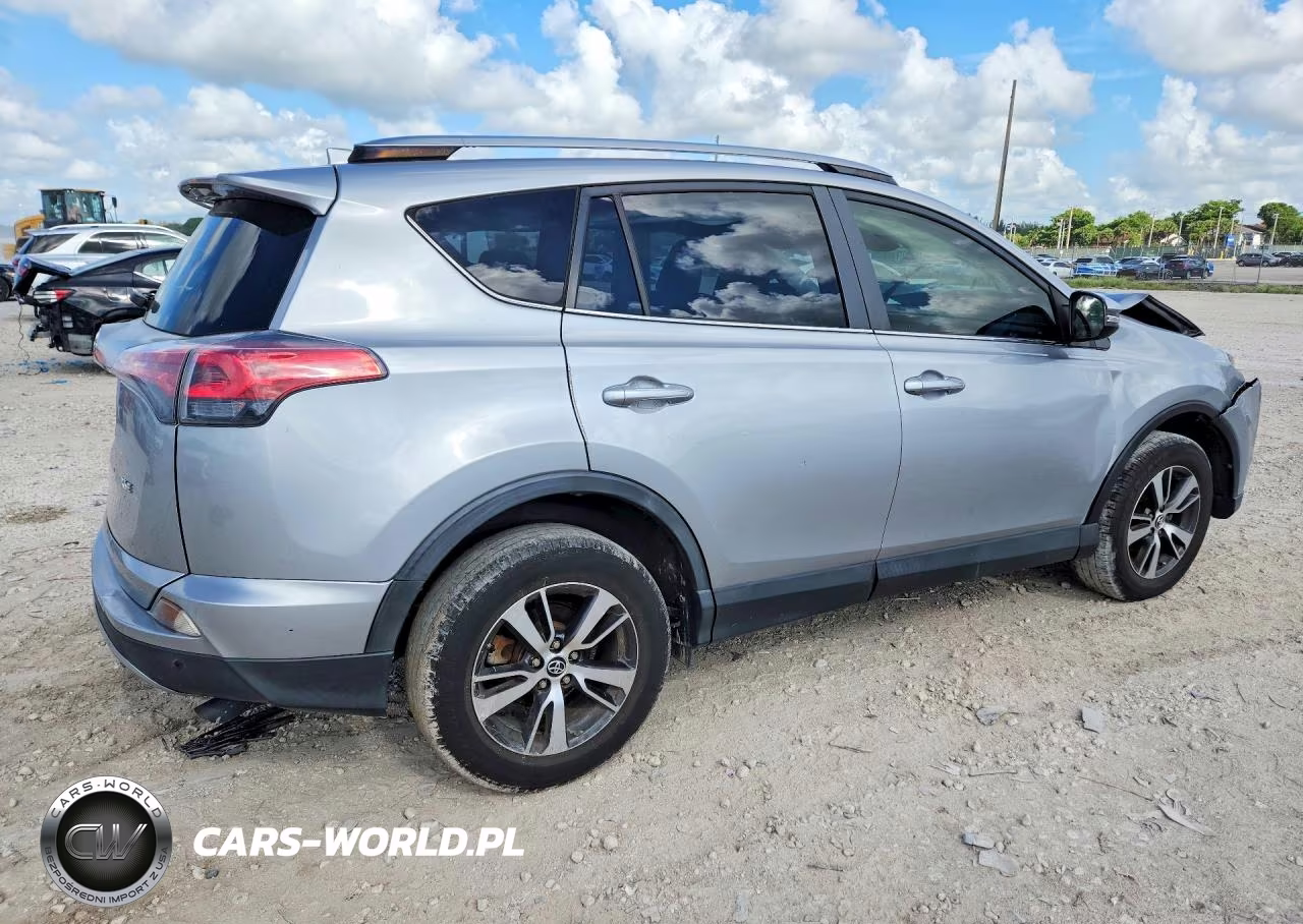 2018 Toyota Rav4 Xle VIN:JTMWFREVXJJ169309 - 3