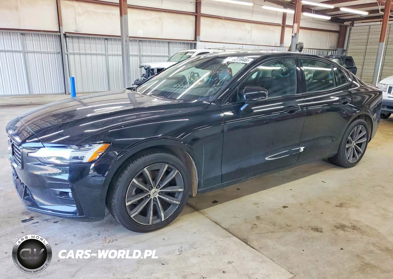 2022 Volvo S60 B5 Momentum – zdjęcie 1 z 12