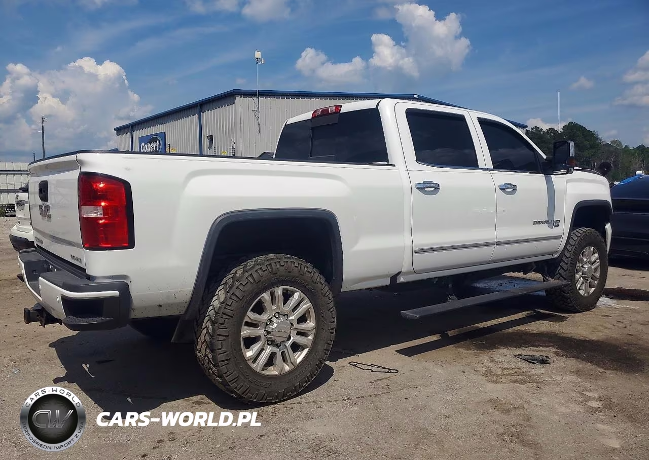 2018 GMC Sierra K2500 Denali VIN:1GT12UEYXJF285633 - 3