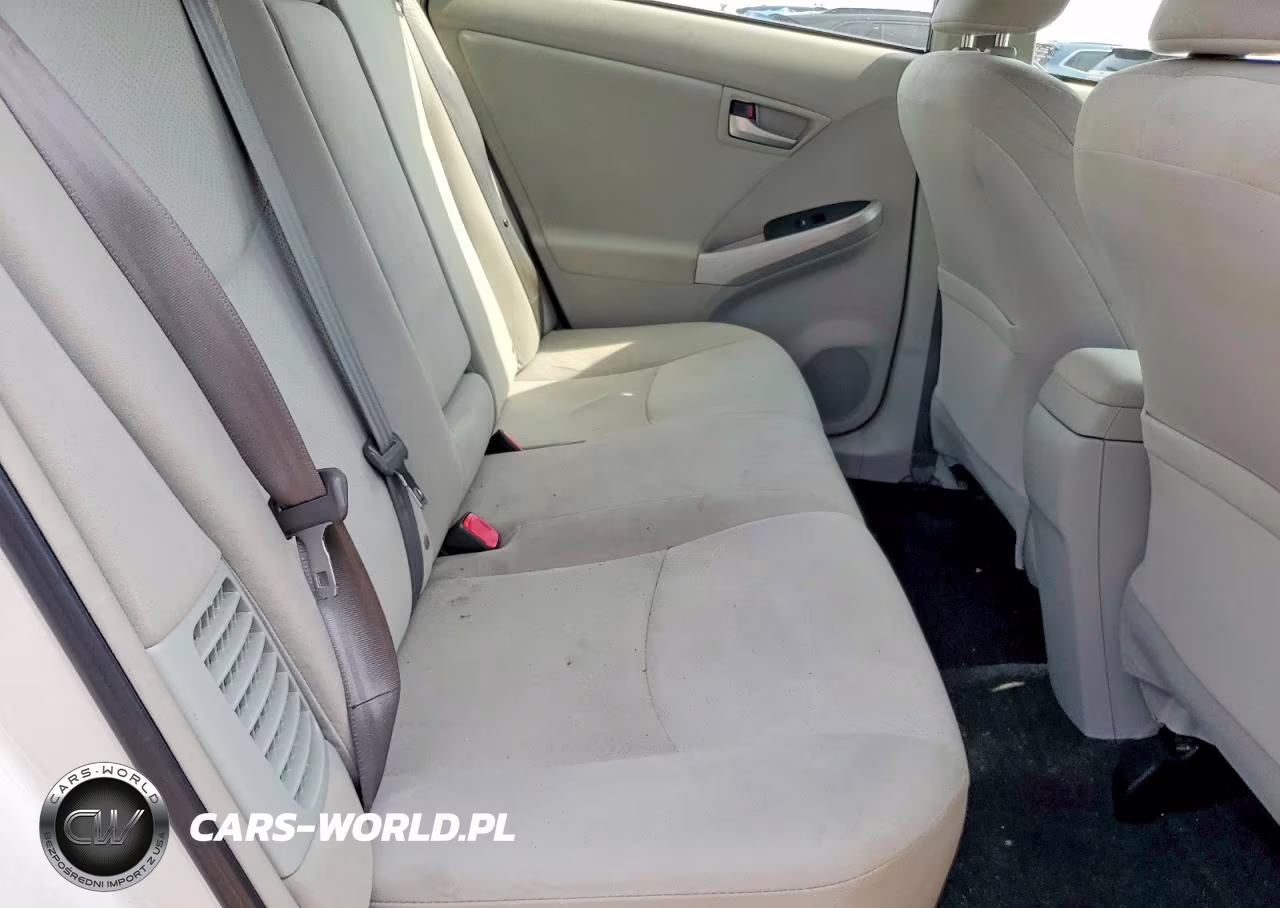 2014 Toyota Prius Two VIN:JTDKN3DUXE0360375 - 10