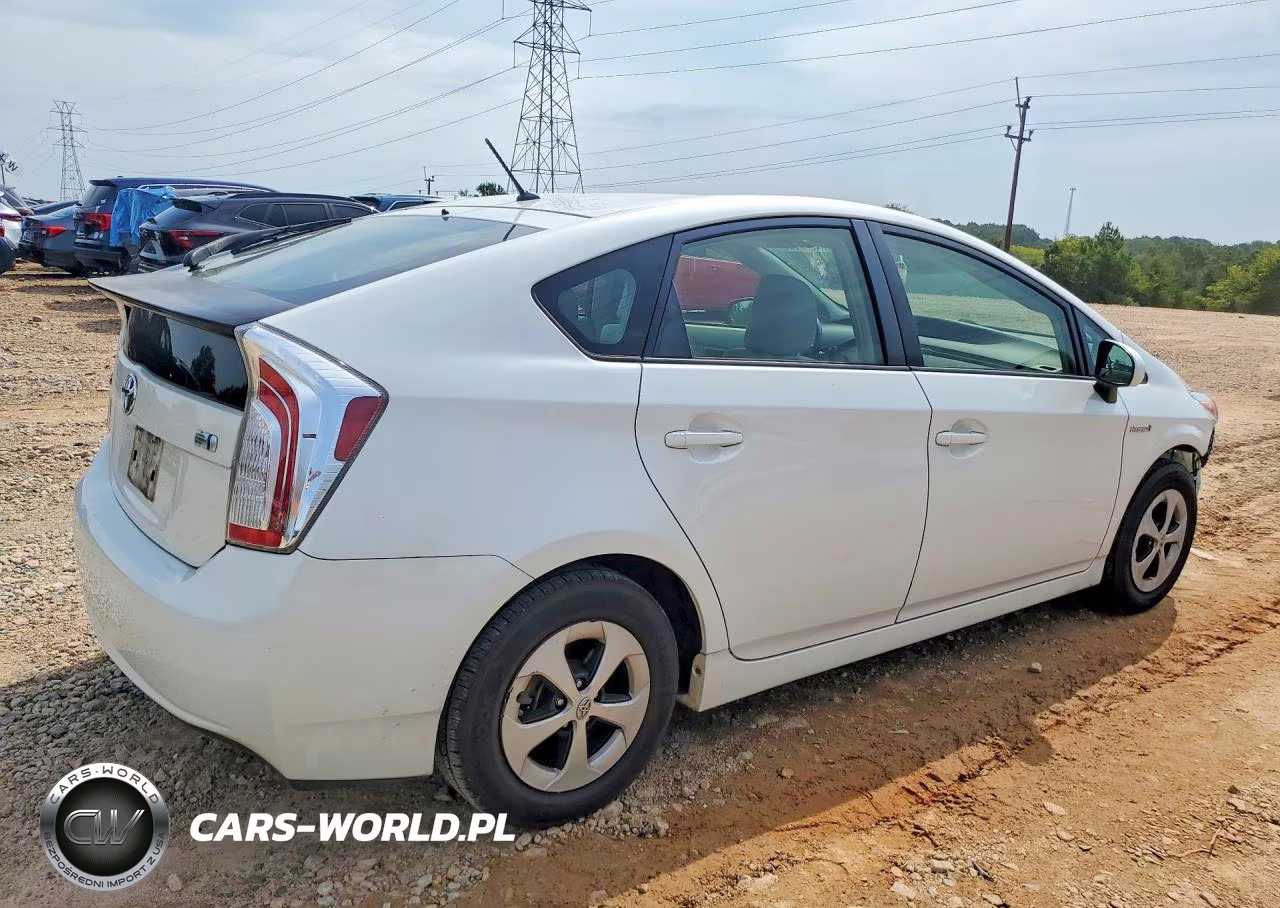 2014 Toyota Prius Two VIN:JTDKN3DUXE0360375 - 3