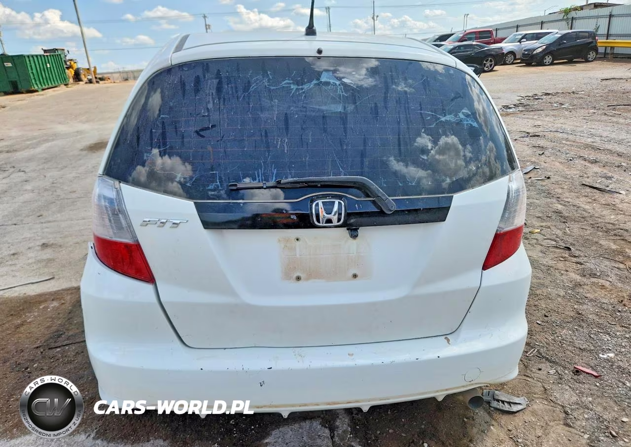 2013 Honda Fit VIN:JHMGE8H30DC073644 - 6