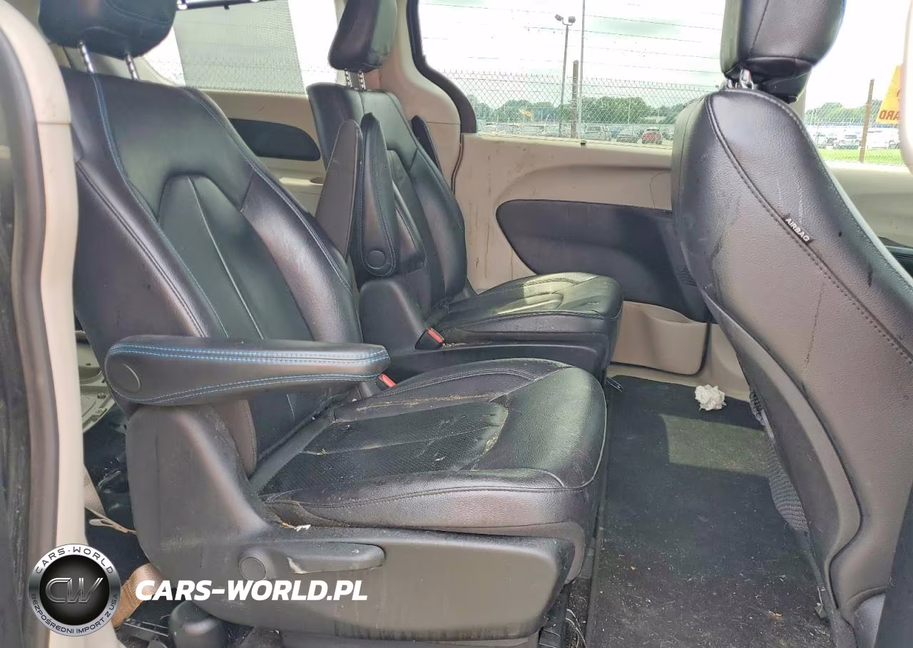 2021 Chrysler Pacifica Hybrid Touring L VIN:2C4RC1L75MR596330 - 11