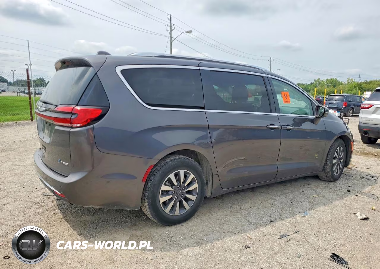 2021 Chrysler Pacifica Hybrid Touring L VIN:2C4RC1L75MR596330 - 3