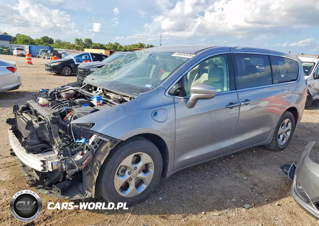 2018 Chrysler Pacifica Hybrid Touring Plus VIN:2C4RC1H79JR332967 - 1