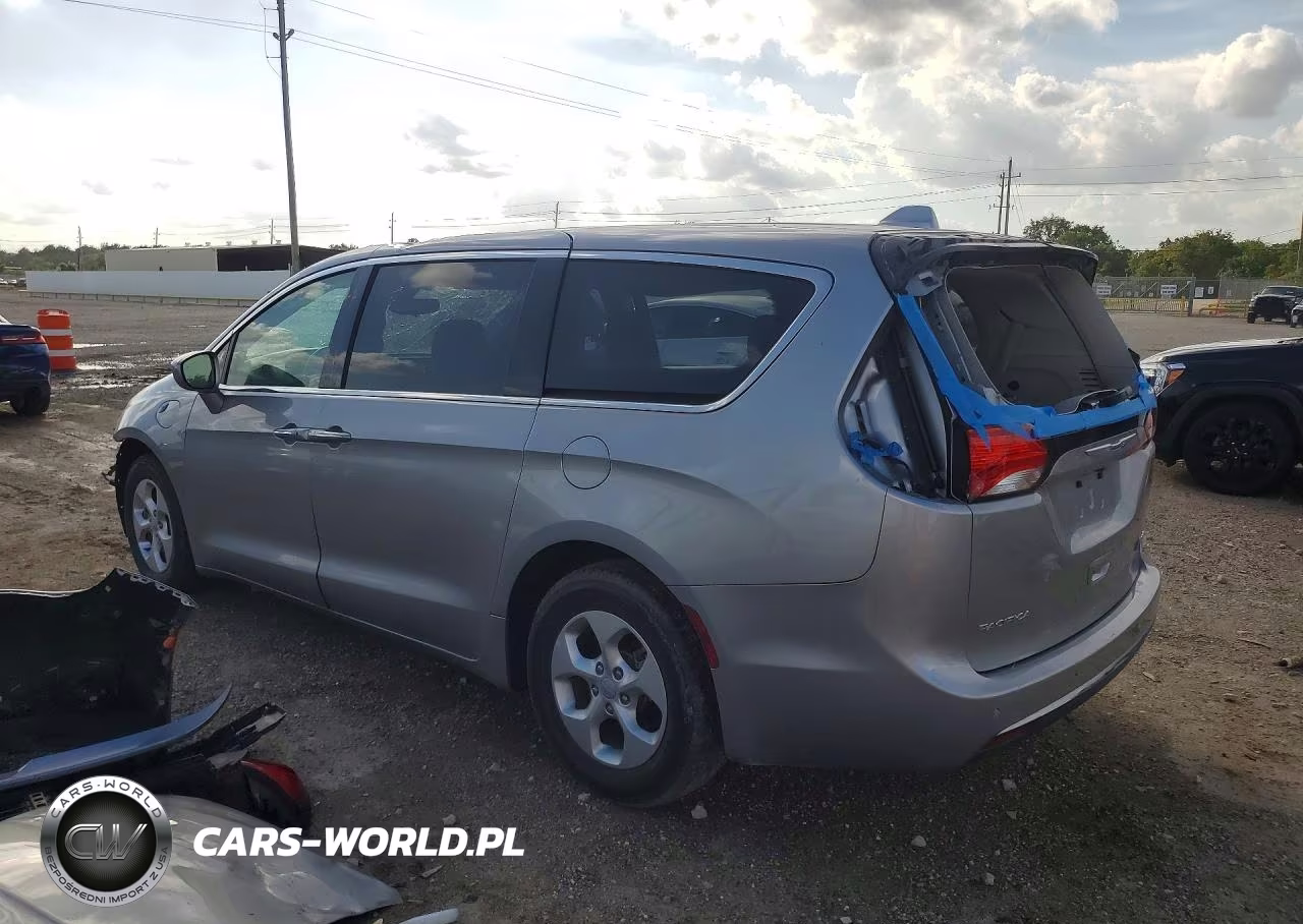 2018 Chrysler Pacifica Hybrid Touring Plus VIN:2C4RC1H79JR332967 - 2