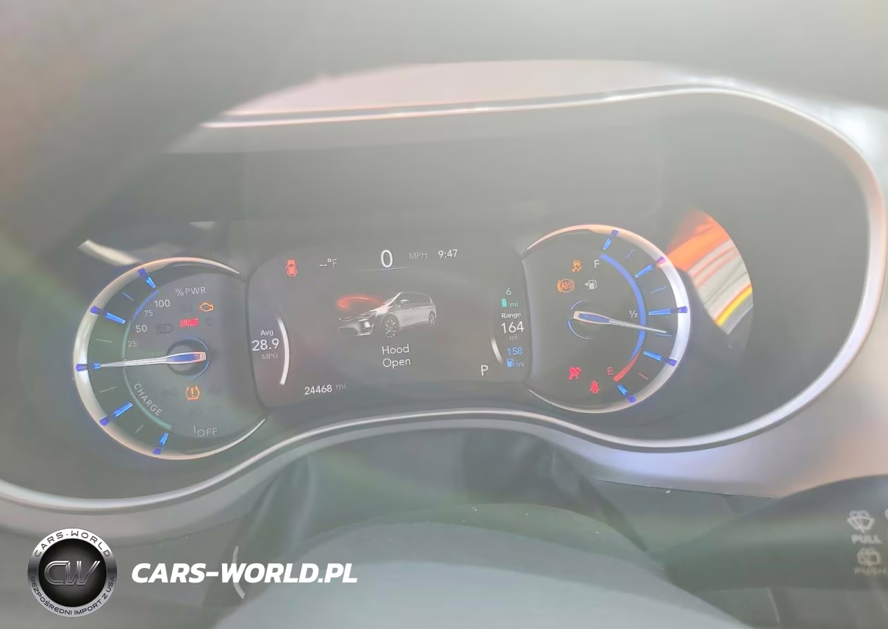 2018 Chrysler Pacifica Hybrid Touring Plus VIN:2C4RC1H79JR332967 - 9
