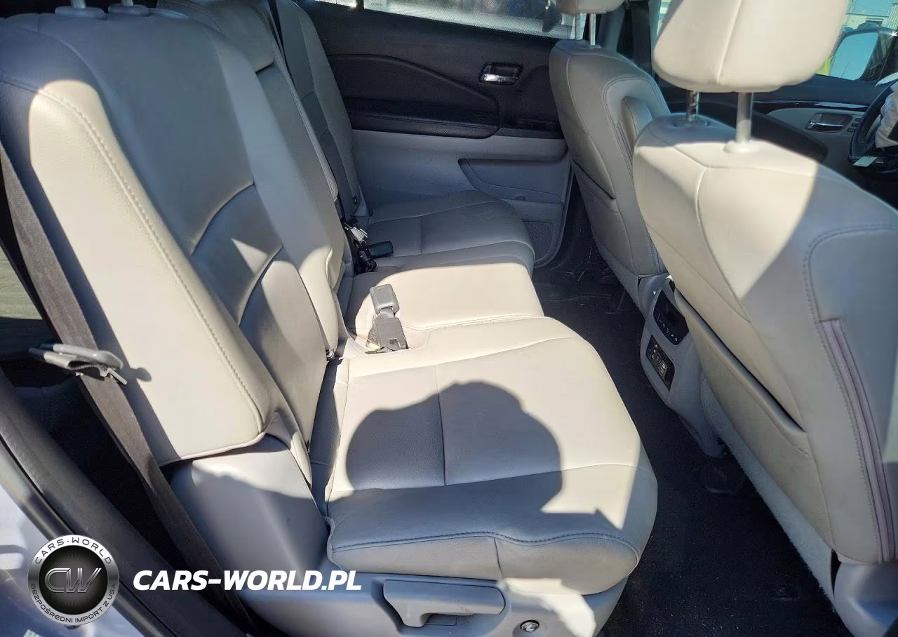 2016 Honda Pilot Touring VIN:5FNYF5H97GB004818 - 10