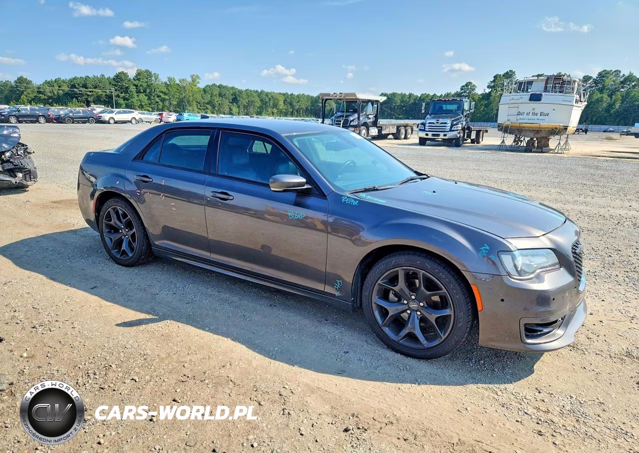 2022 Chrysler 300 Touring L VIN:2C3CCADG0NH134368 - 4