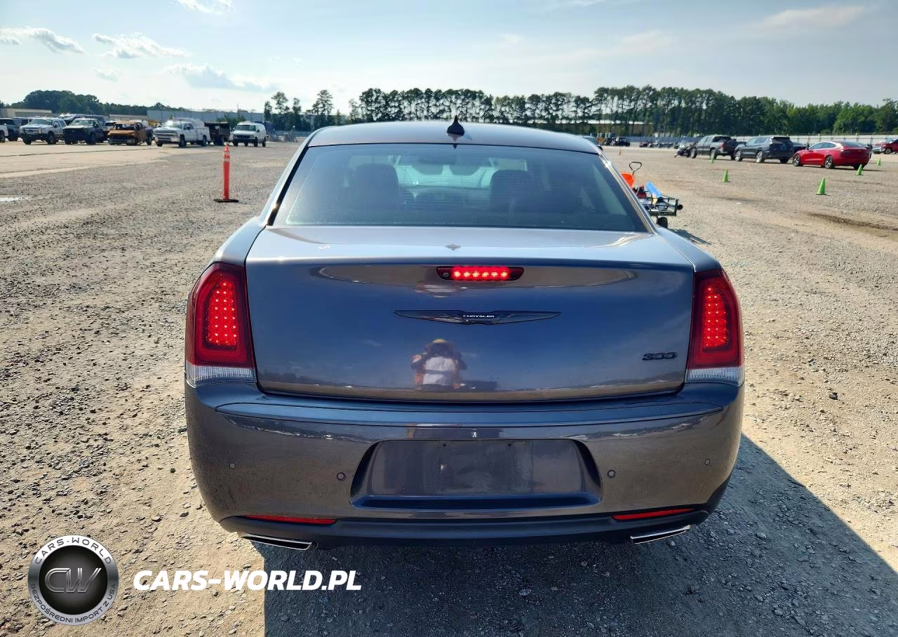 2022 Chrysler 300 Touring L VIN:2C3CCADG0NH134368 - 6