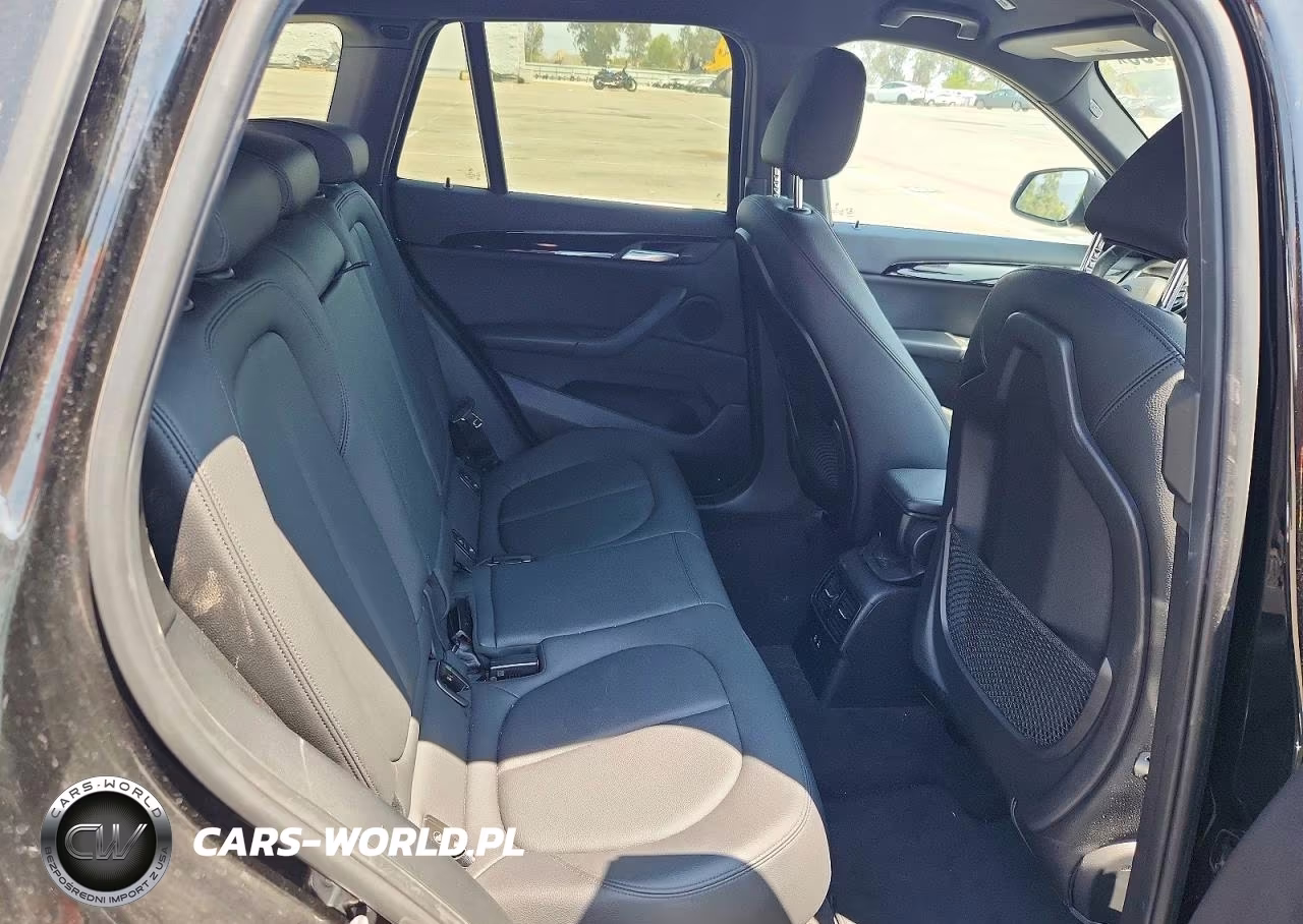 2018 BMW X1 Sdrive28I VIN:WBXHU7C35J3H43913 - 10