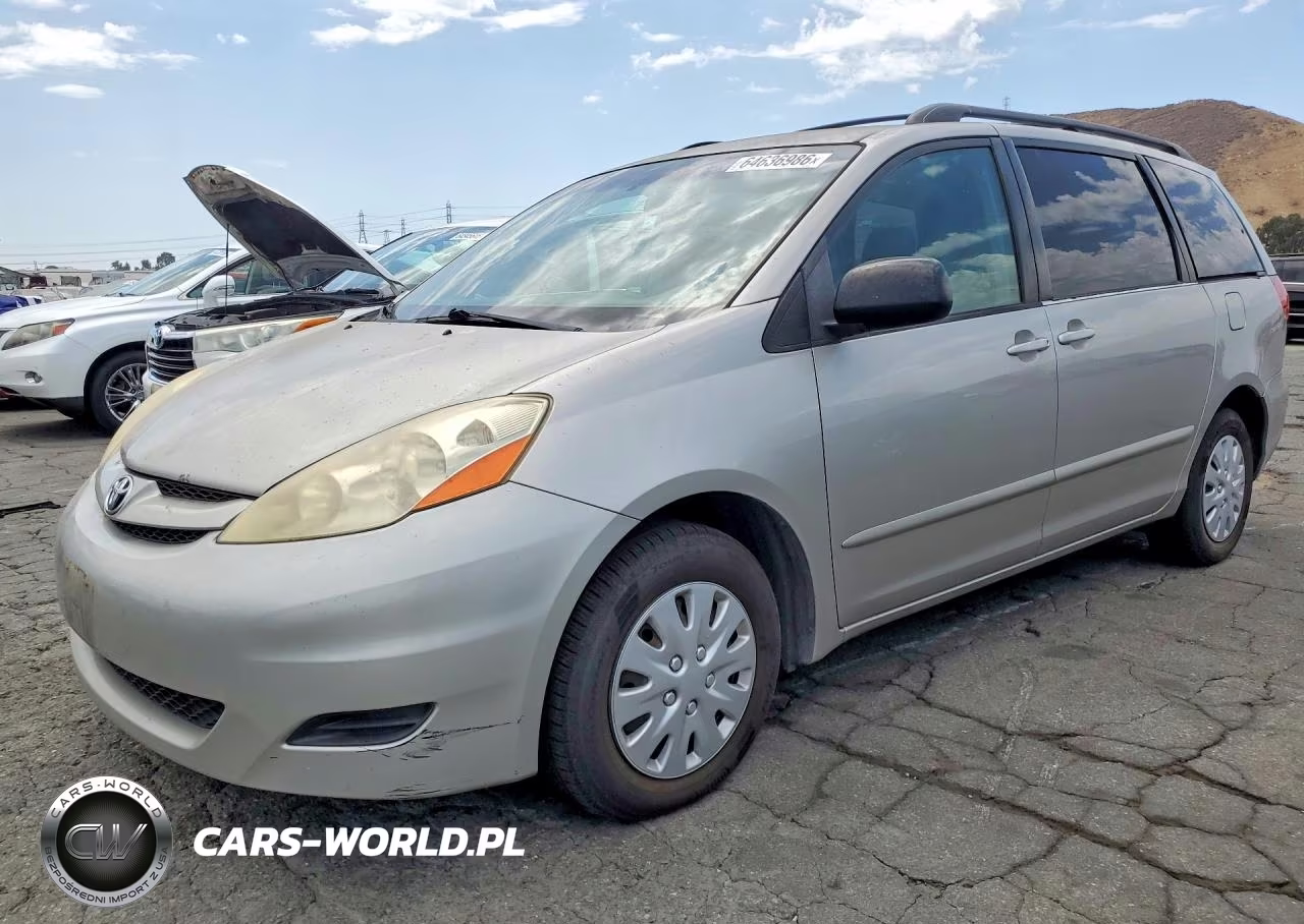 2010 Toyota Sienna Le 8-Passenger – zdjęcie 1 z 13