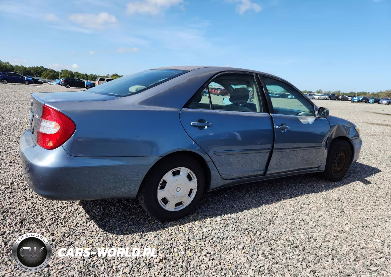 2003 Toyota Camry Le VIN:JTDBE32K430232454 - 3
