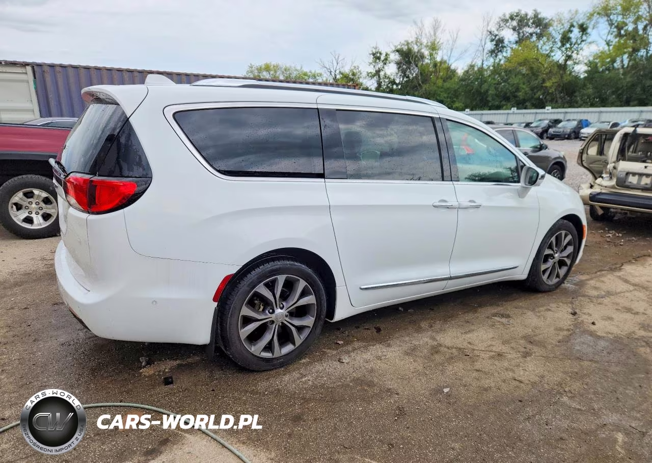 2017 Chrysler Pacifica Limited VIN:2C4RC1GG5HR564798 - 3