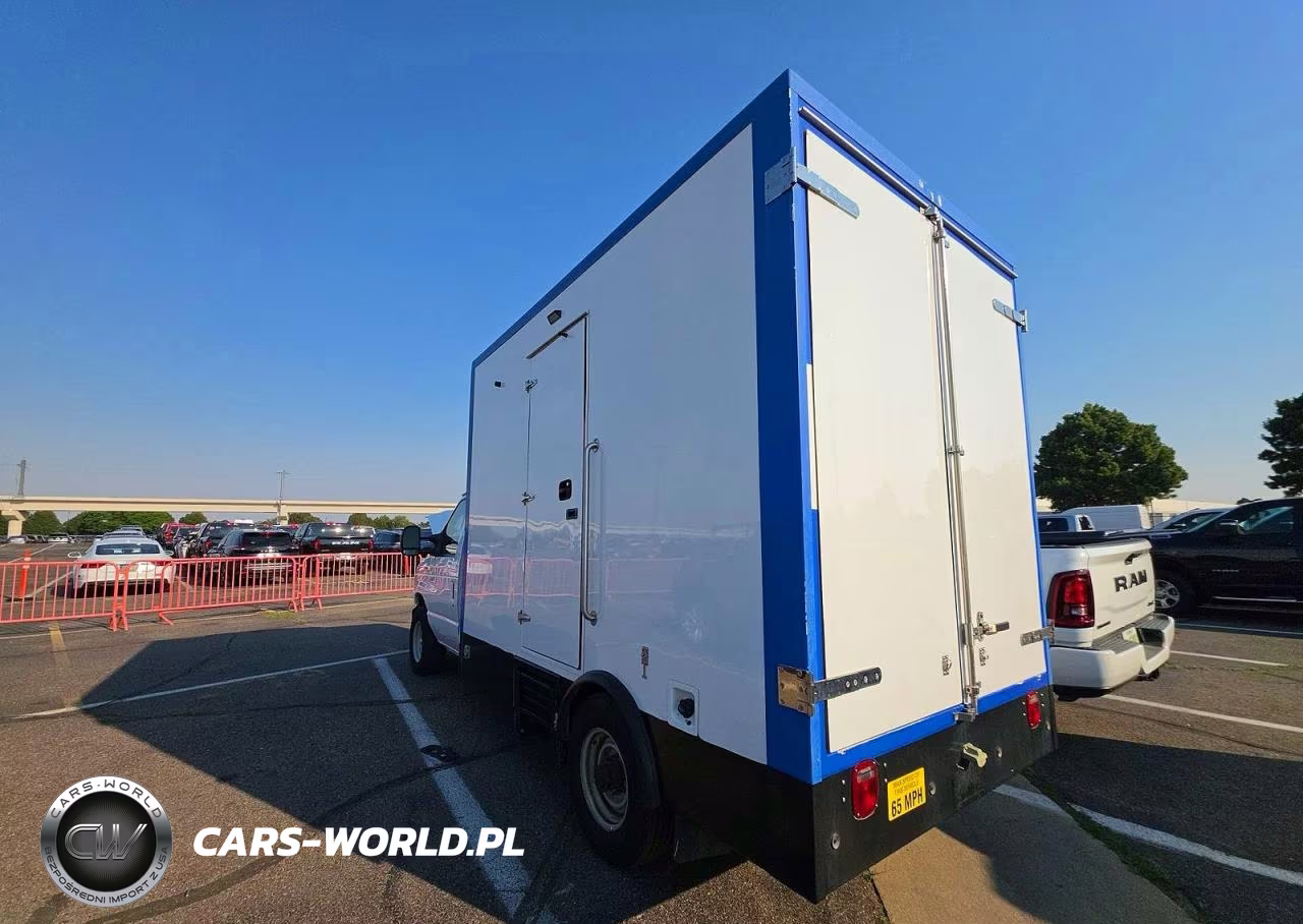 2023 Ford Econoline E350 Super Duty Cutaway Van VIN:1FDWE3FK9PDD31812 - 3