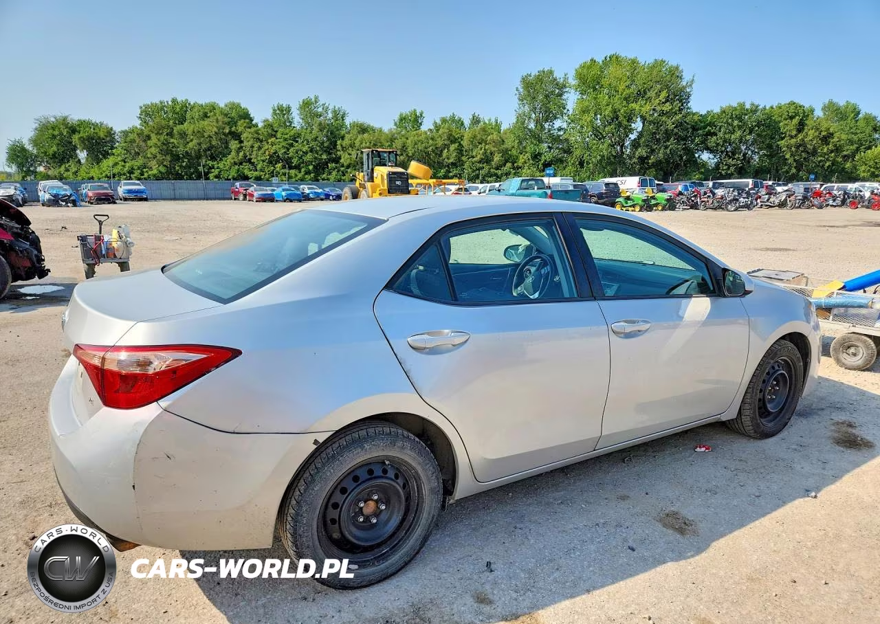 2017 Toyota Corolla Le VIN:2T1BURHE9HC867545 - 3