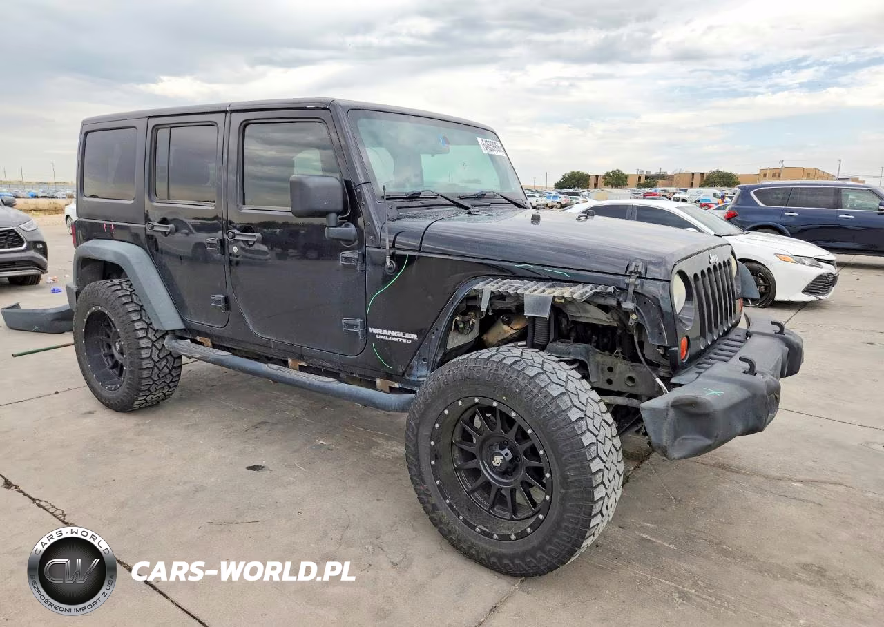 2012 Jeep Wrangler Unlimited Rubicon VIN:1C4BJWFG5CL206690 - 4