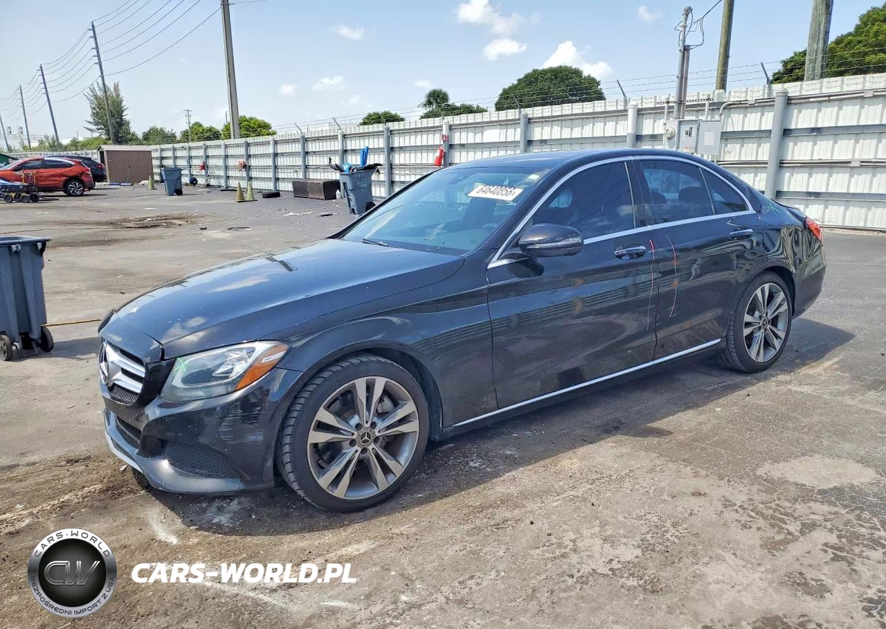 2017 Mercedes-Benz C 300 – zdjęcie 1 z 12