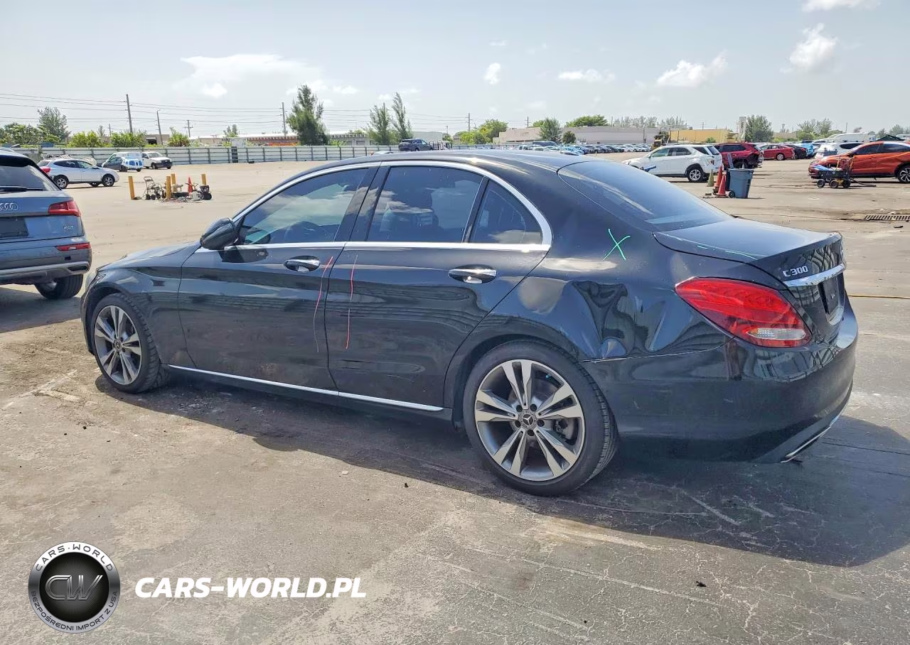 2017 Mercedes-Benz C 300 VIN:55SWF4JB0HU211095 - 2