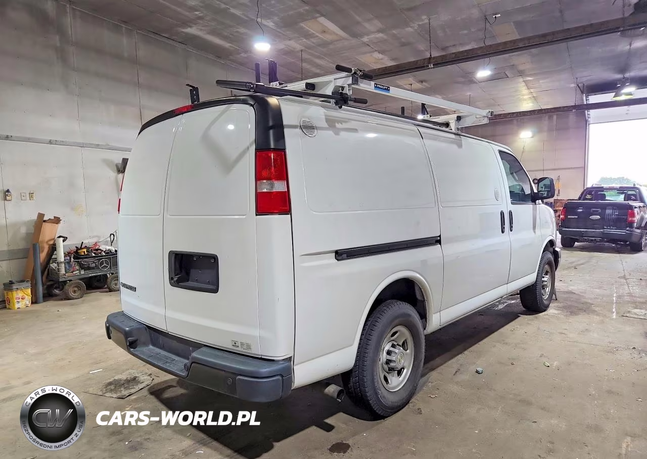 2023 Chevrolet Express G2500 VIN:1GCWGAFP7P1107101 - 3