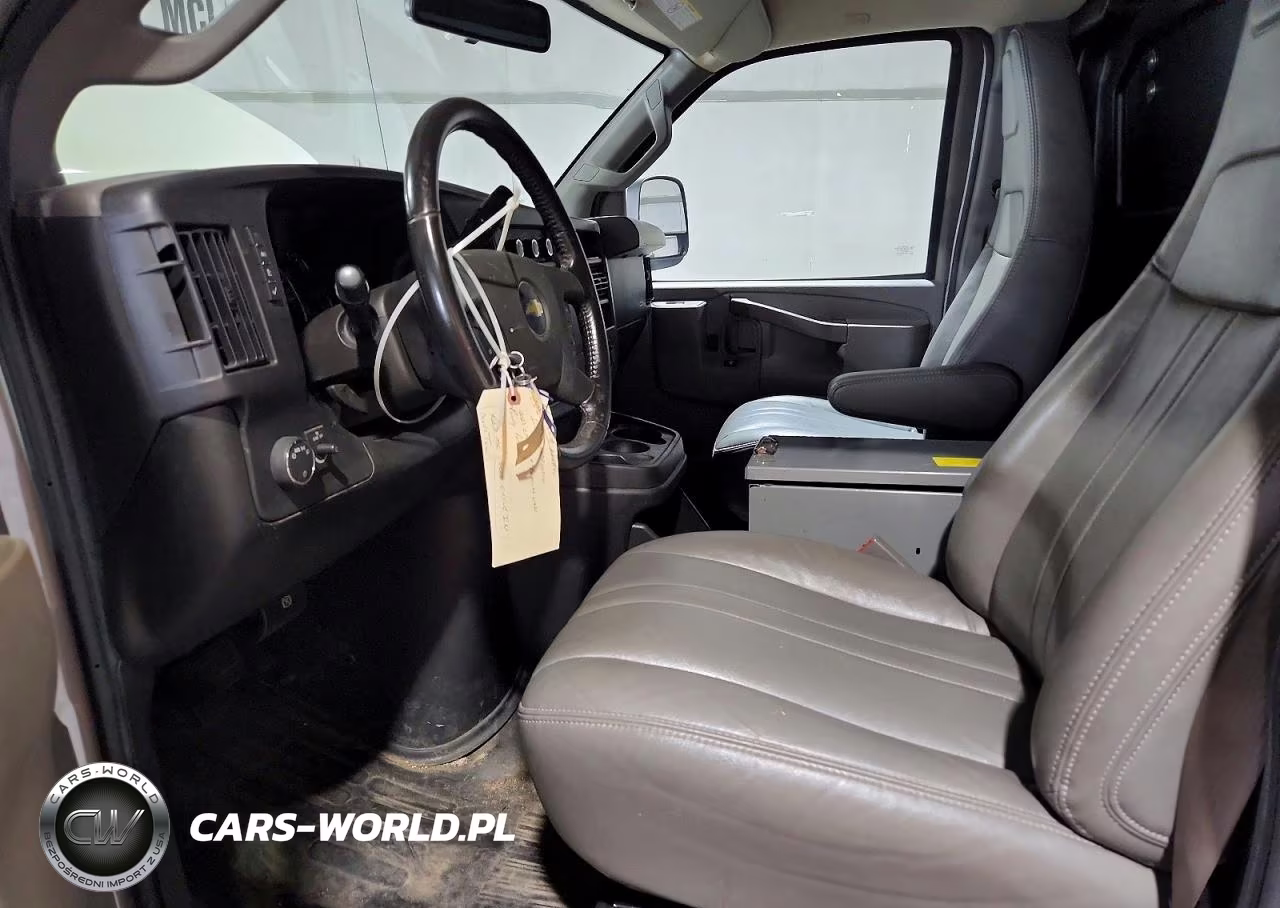 2023 Chevrolet Express G2500 VIN:1GCWGAFP7P1107101 - 7